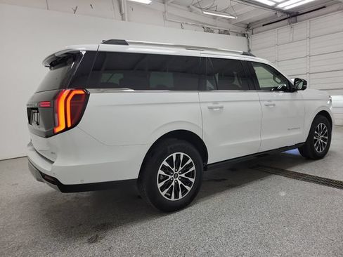 Used 2025 Ford Expedition Max Platinum AWD/4WD image 3