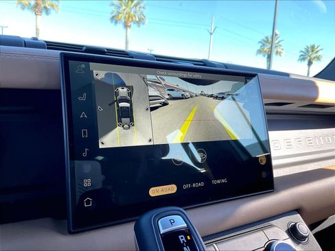 Used 2025 Land Rover Defender 110 X-Dynamic SE image 22