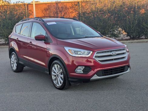 Used 2019 Ford Escape SEL image 2