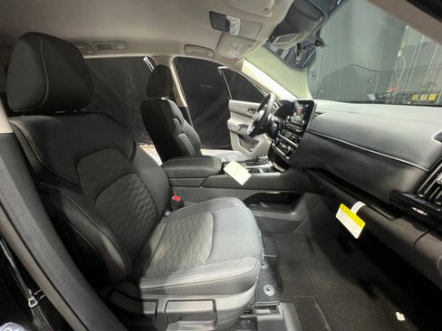 New 2025 Nissan Pathfinder SV image 19