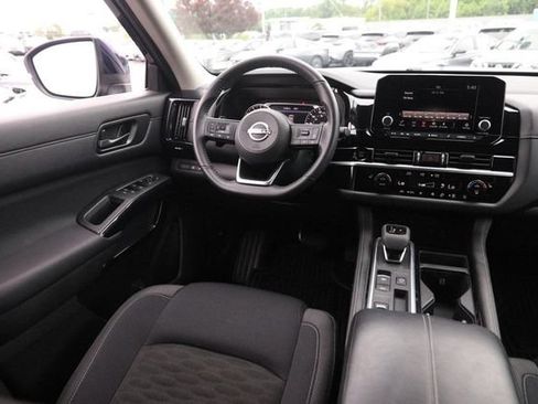 Certified 2025 Nissan Pathfinder SV FWD image 26