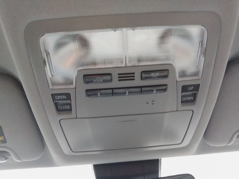 Used 2019 Toyota Highlander Limited image 26