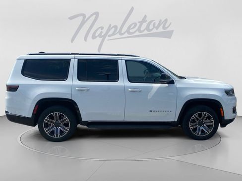 Used 2024 Jeep Wagoneer Series II w/ Flexible Seating Group RWD image 7