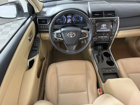 Used 2017 Toyota Camry XLE w/ Moonroof Package FWD image 29