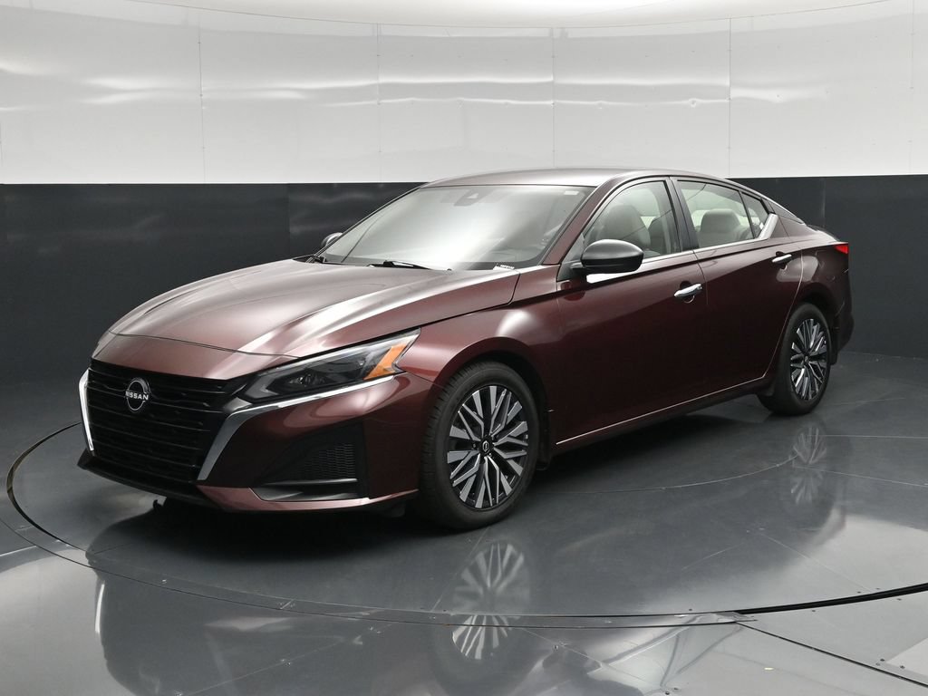 Used 2024 Nissan Altima 2.5 SV FWD image 5