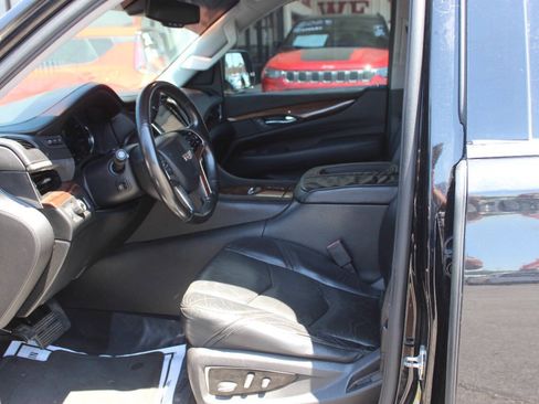 Used 2016 Cadillac Escalade ESV Luxury RWD image 19