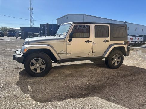 Used 2015 Jeep Wrangler Unlimited Sport image 4