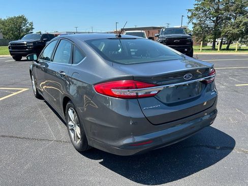 Used 2018 Ford Fusion SE FWD image 5
