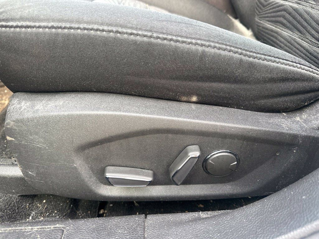 Used 2016 Ford Fusion SE FWD image 16