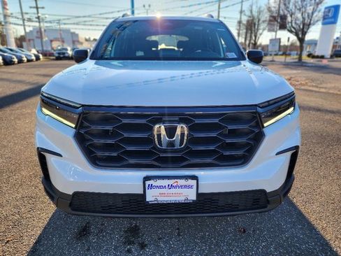 New 2025 Honda Pilot Sport image 2