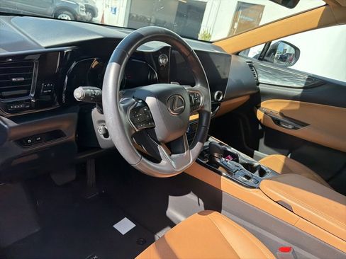 Used 2024 Lexus NX 250 FWD w/ Premium Package image 9