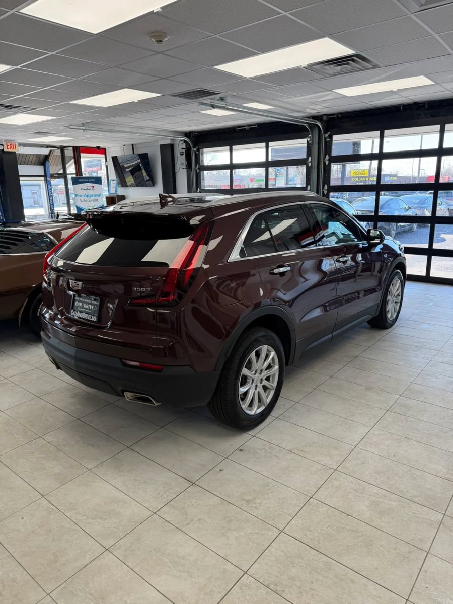 Used 2023 Cadillac XT4 Luxury w/ Cold Weather Package FWD image 4