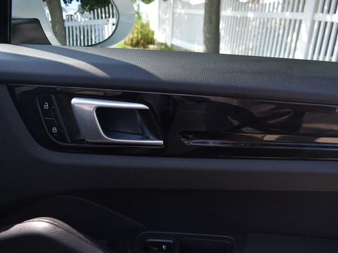 Used 2020 Porsche Cayenne AWD/4WD image 21