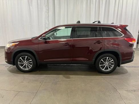 Certified 2019 Toyota Highlander XLE AWD/4WD image 7