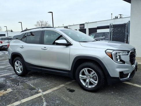 Used 2022 GMC Terrain SLE w/ Driver Convenience Package image 4
