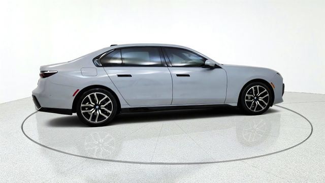 Used 2025 BMW 740i RWD image 9