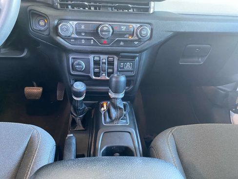 Used 2024 Jeep Wrangler Unlimited Sport AWD/4WD image 11