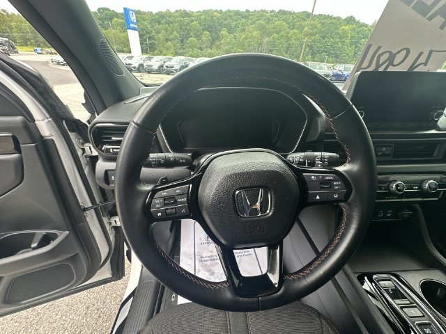 Used 2025 Honda Pilot Sport image 14