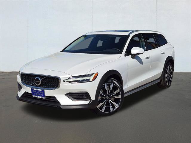 Certified 2025 Volvo V60 B5 Cross Country Ultra AWD/4WD image 1