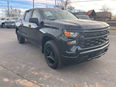 Used 2024 Chevrolet Silverado 1500 Custom w/ Dark Appearance Package image 7