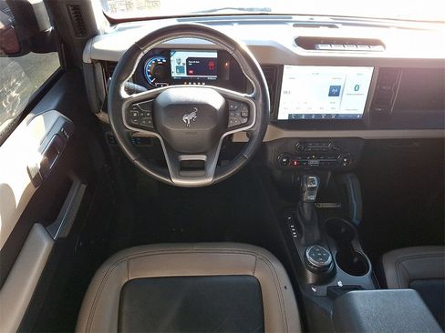 Used 2023 Ford Bronco Wildtrak image 11