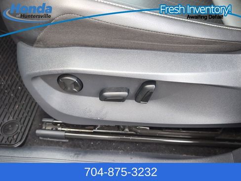 Used 2023 Volkswagen Tiguan SE w/ Panoramic Sunroof Package image 20