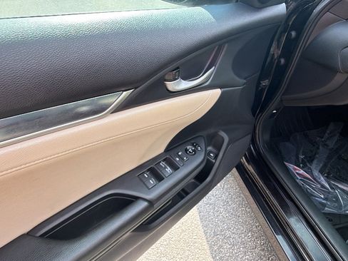 Used 2016 Honda Civic Touring image 15