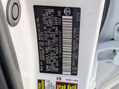 Used 2025 Toyota Camry LE image 32