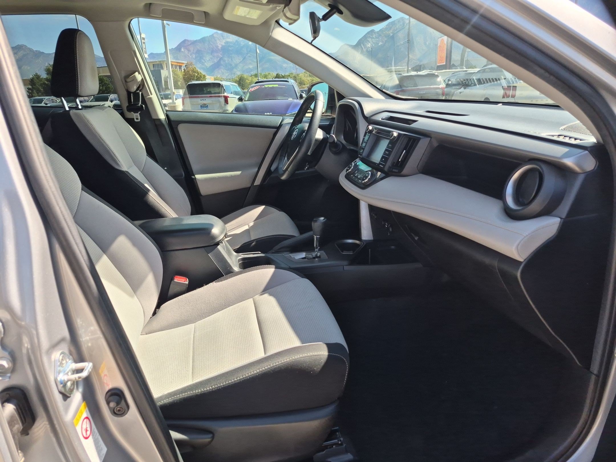 Used 2018 Toyota RAV4 XLE AWD/4WD image 29