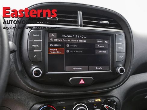 Used 2025 Kia Soul LX w/ LX Technology Package FWD image 18