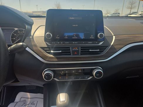 Used 2025 Nissan Altima 2.5 SV image 24