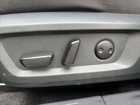 Used 2025 Nissan Rogue SV FWD image 22