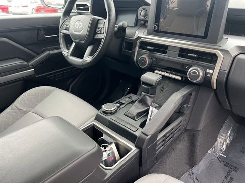 Used 2025 Toyota Tacoma SR5 image 28