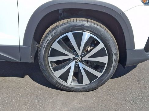 Certified 2023 Volkswagen Taos SE w/ Panoramic Sunroof Package image 8