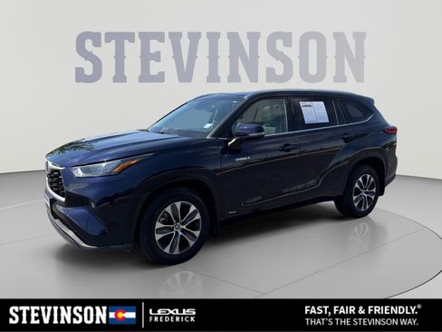 Used 2020 Toyota Highlander XLE AWD/4WD image 1