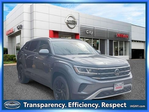 Used 2022 Volkswagen Atlas Cross Sport SE image 1