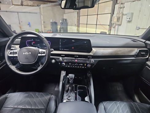 Used 2025 Kia Telluride AWD image 13