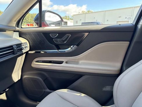 Certified 2020 Lincoln Corsair Standard w/ Equipment Group 101A image 22