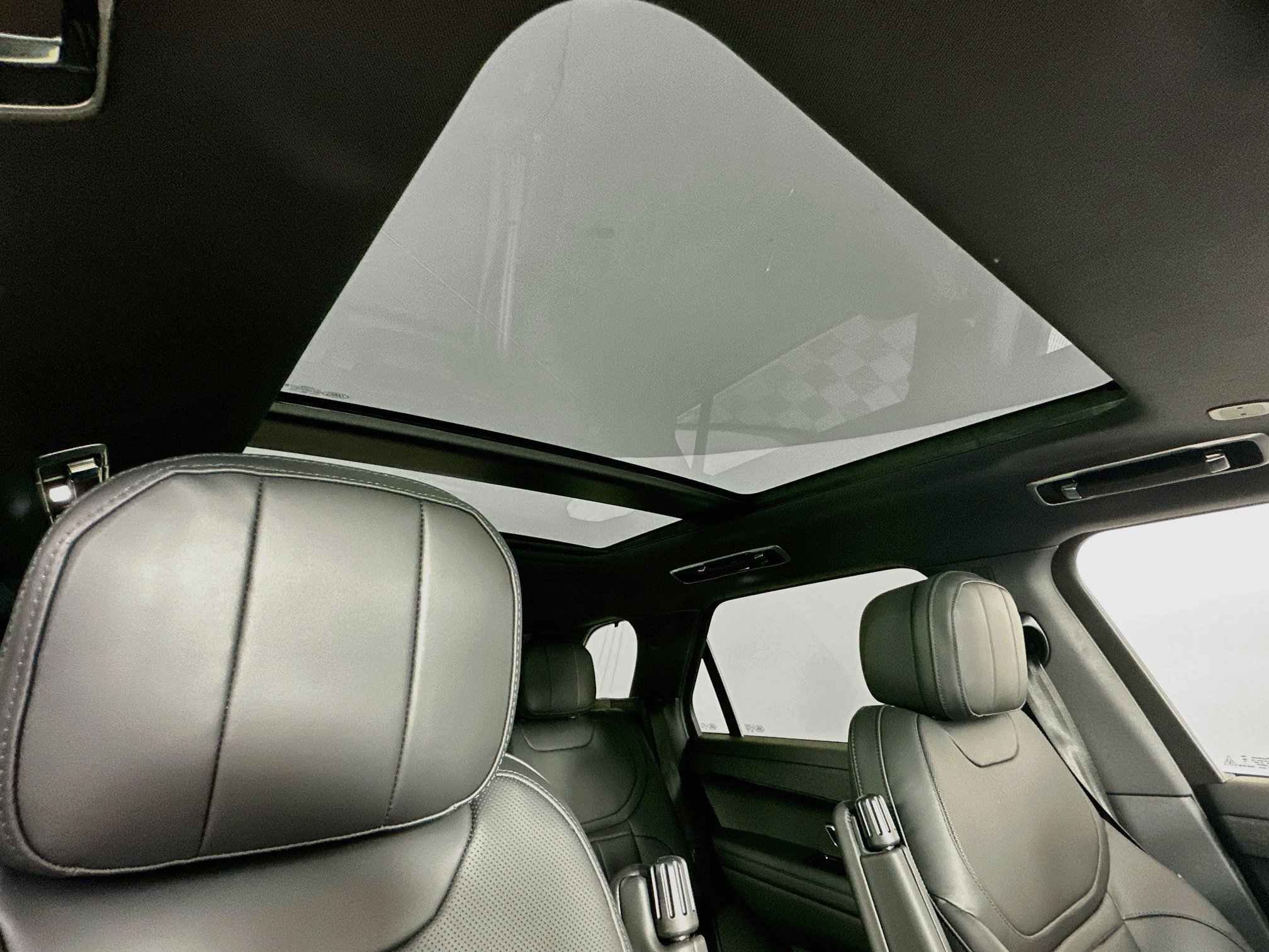 New 2027 Land Rover Range Rover Sport SE AWD/4WD image 19