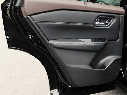 Certified 2022 Nissan Rogue SV w/ SV Premium Package image 17