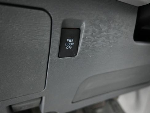 Used 2015 Toyota Sienna XLE image 21