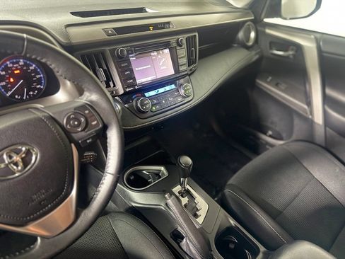 Used 2018 Toyota RAV4 XLE AWD/4WD image 17
