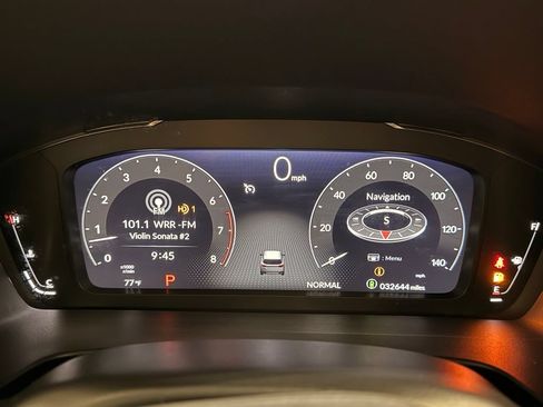 Used 2025 Honda Pilot Elite image 22