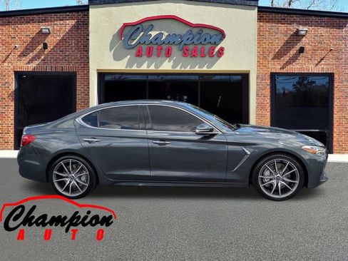 Used 2019 Genesis G70 3.3T Design RWD image 3