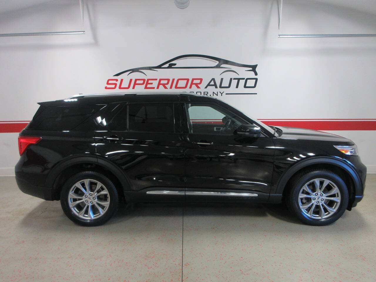 Used 2021 Ford Explorer Limited w/ Equipment Group 301A AWD/4WD image 5