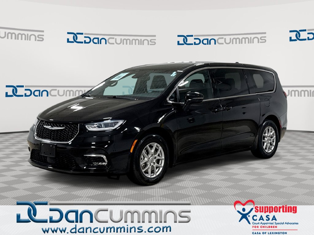 Used 2025 Chrysler Pacifica Select FWD image 1
