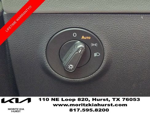 Used 2024 Volkswagen Taos SE w/ Panoramic Sunroof Package FWD image 24