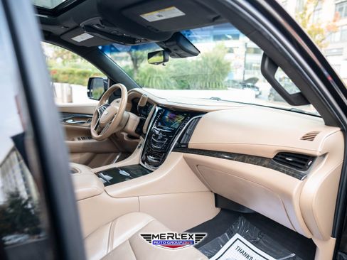Used 2019 Cadillac Escalade ESV Platinum image 15