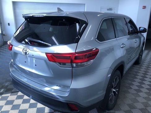 Used 2019 Toyota Highlander Plus w/ Phone Cable & Charge Package image 37