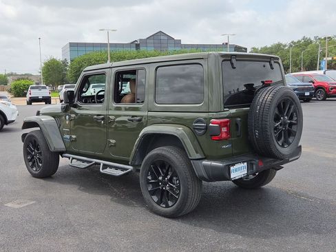 Used 2021 Jeep Wrangler Unlimited Sahara w/ Cold Weather Group AWD/4WD image 4
